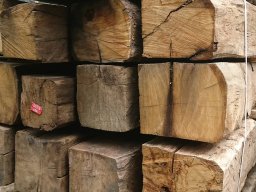 Altholzbalken Eiche - handgehackt oder verwittert