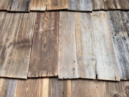 Schindeln aus Altholz "Mondsee" - ungebürstet, Kante nicht gekappt